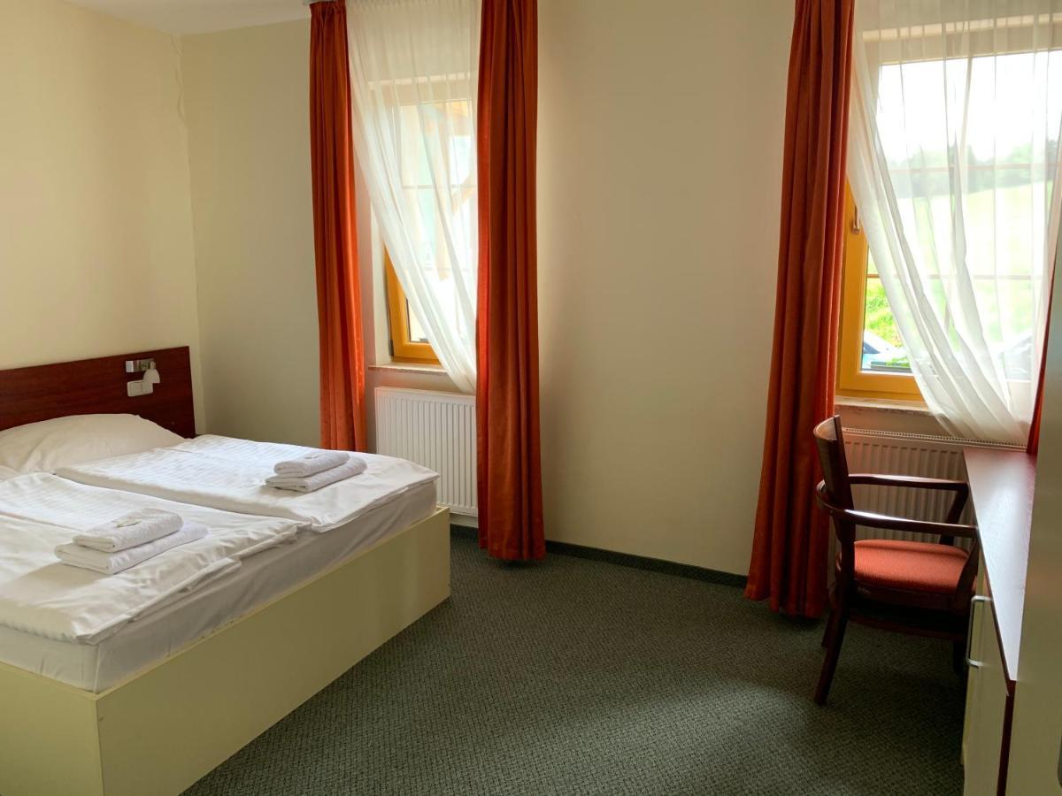 Aparthotel Ochsendorf Горні-Блатна Екстер'єр фото