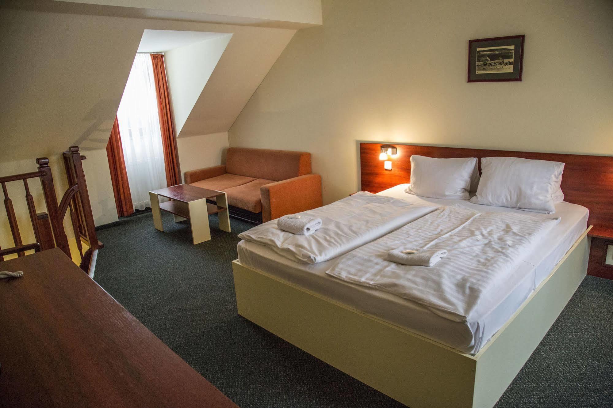 Aparthotel Ochsendorf Горні-Блатна Екстер'єр фото